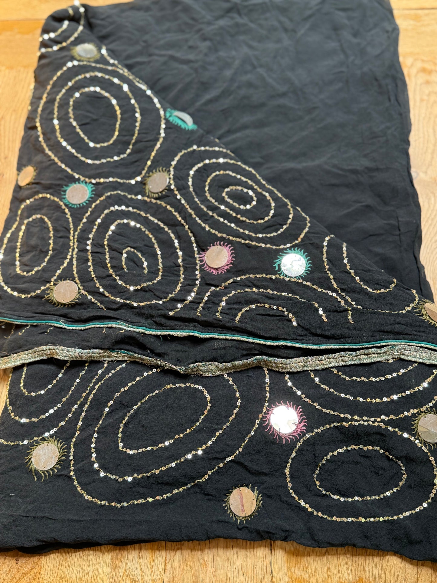 PURE SILK full sari. Unique. Heavily beaded. Vintage saree.
