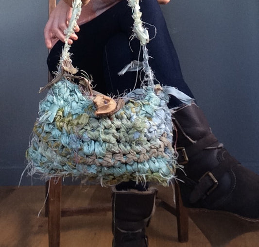 Sari silk ribbon evening purse. Free pattern!