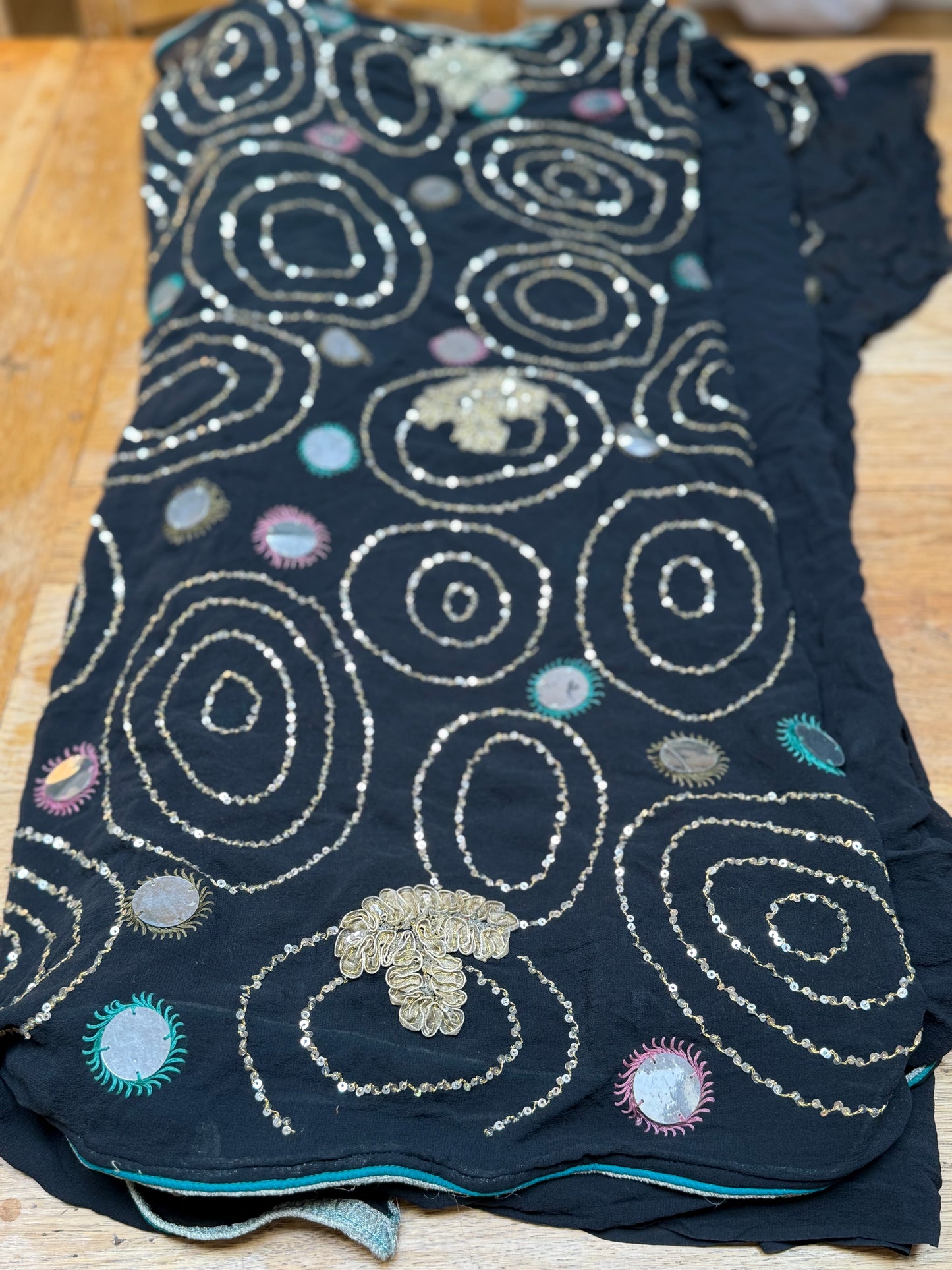 PURE SILK full sari. Unique. Heavily beaded. Vintage saree.